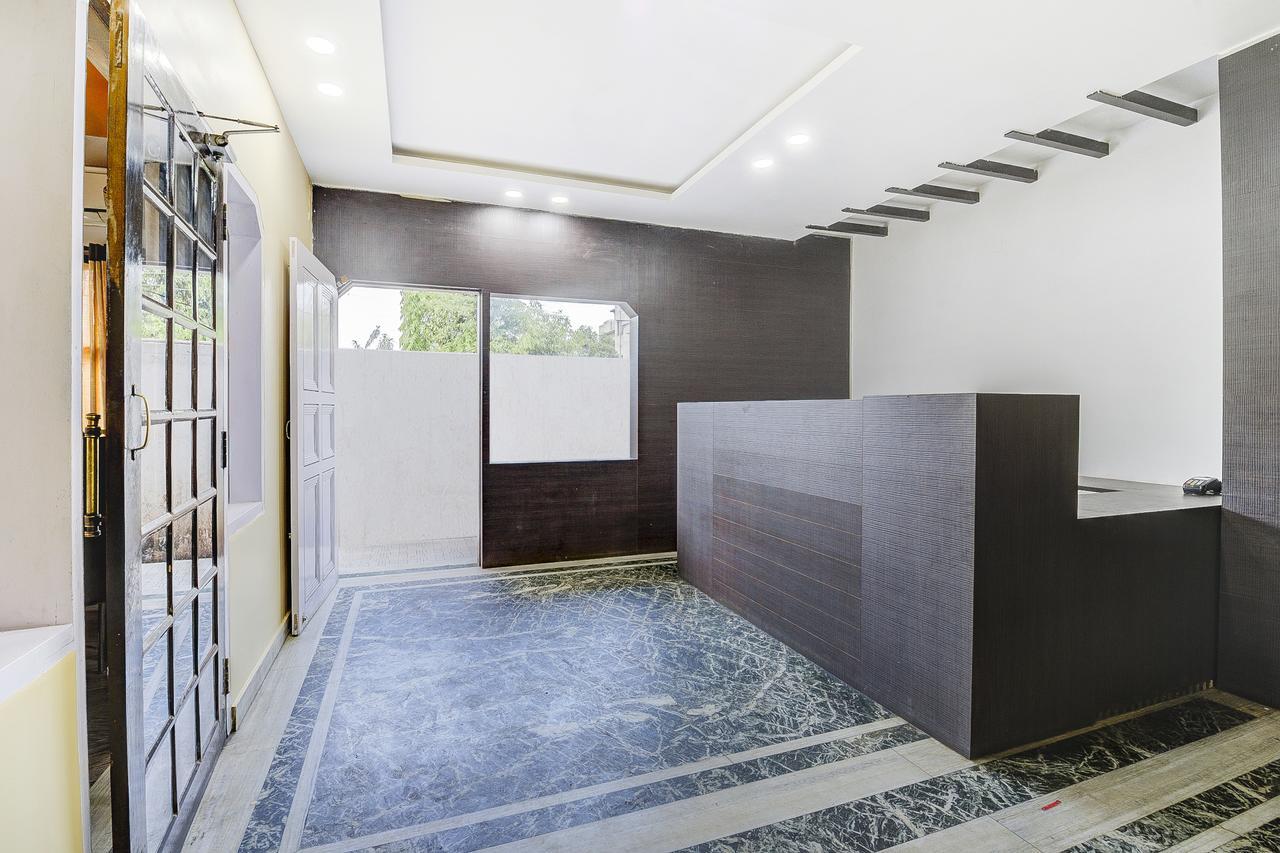 Oyo 13521 Sudhriti Hotel Силигури Екстериор снимка