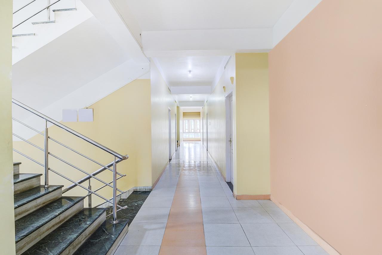 Oyo 13521 Sudhriti Hotel Силигури Екстериор снимка