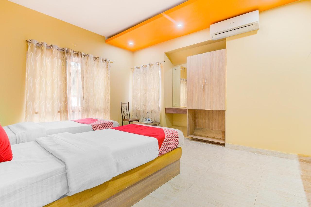 Oyo 13521 Sudhriti Hotel Силигури Екстериор снимка